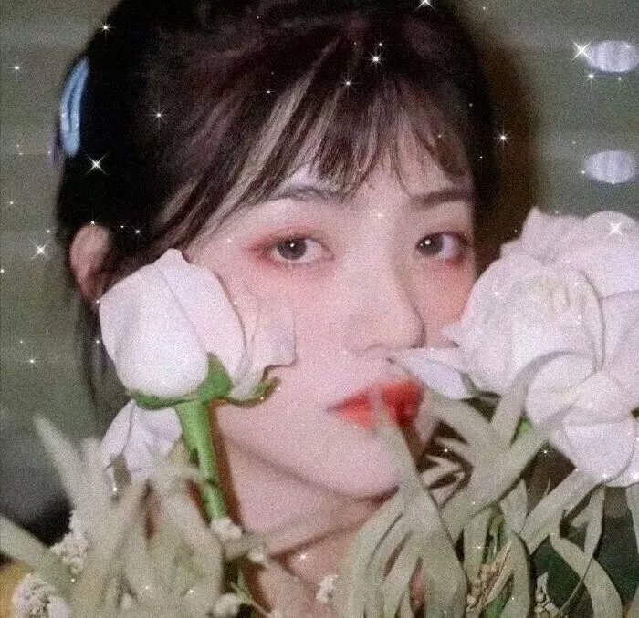 向天真的女生投降